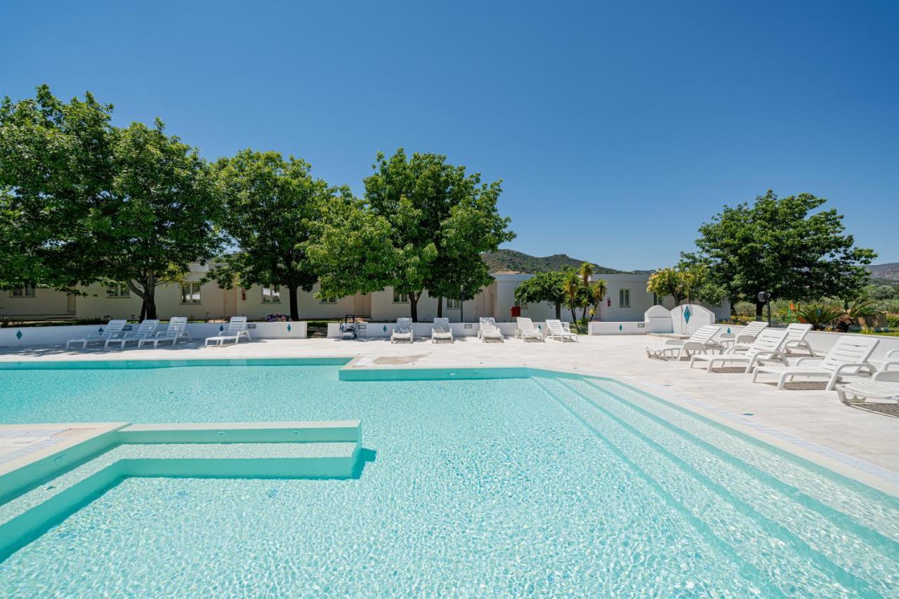Hotel Le Mimose San Teodoro  Esterno foto