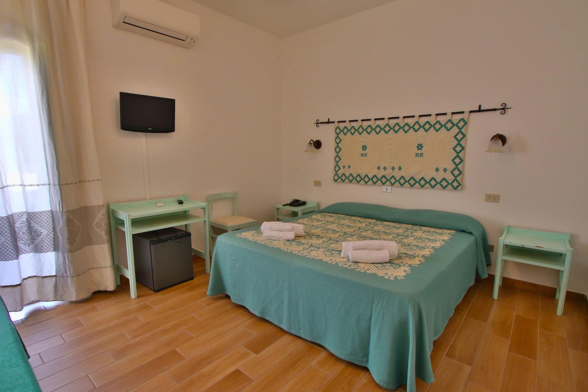 Hotel Le Mimose San Teodoro  Esterno foto