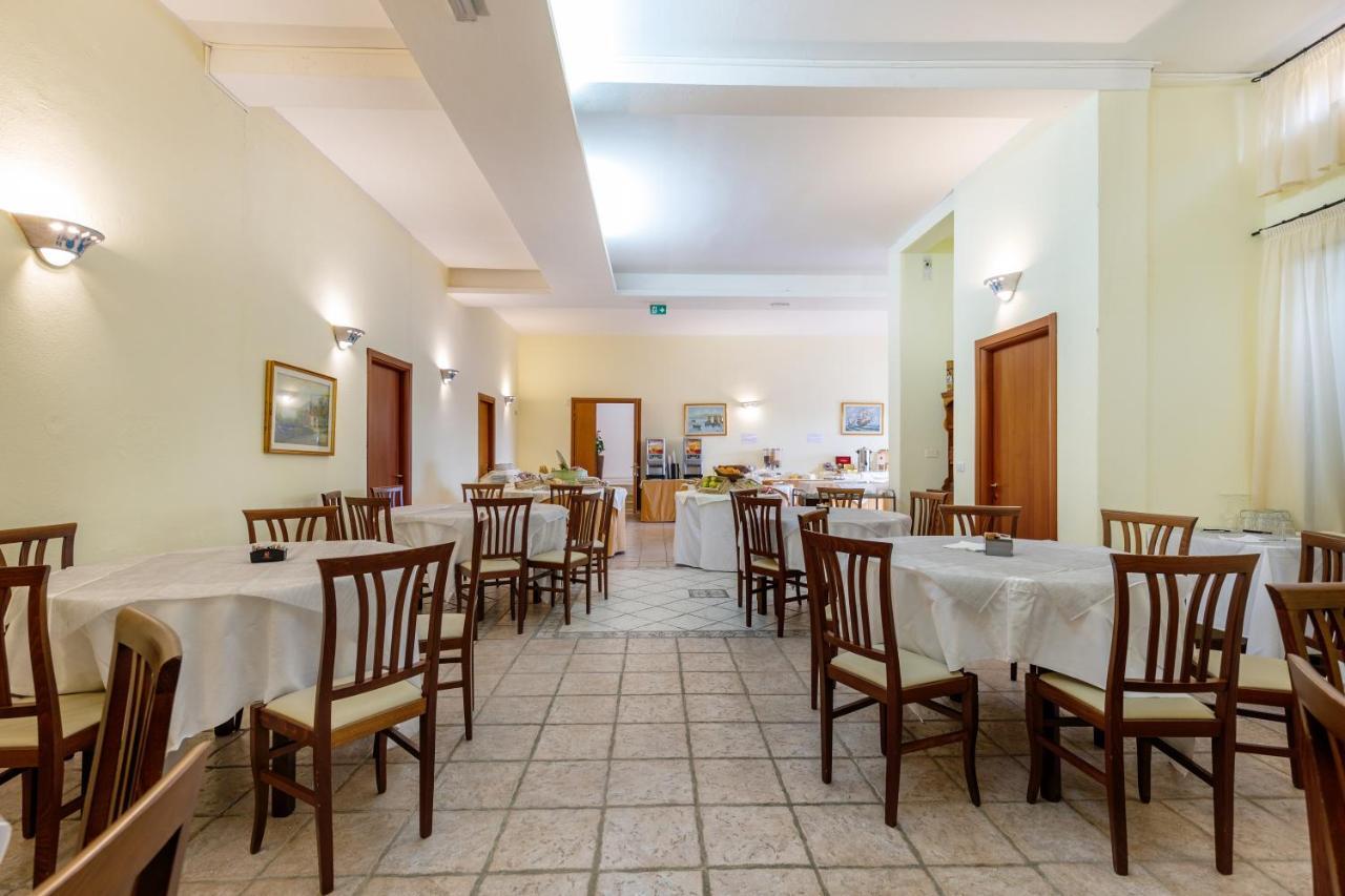 Hotel Le Mimose San Teodoro  Esterno foto